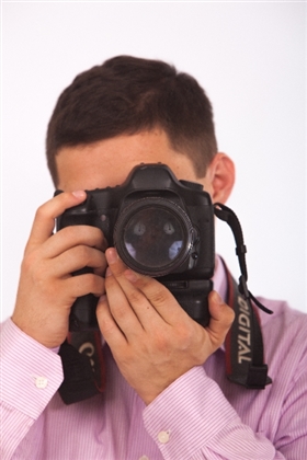 一眼レフカメラの構え方